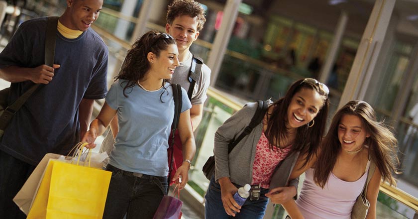 La Generación Z reducirá su presupuesto para navidad y priorizará las promociones Compras navideñas de la Generación Z